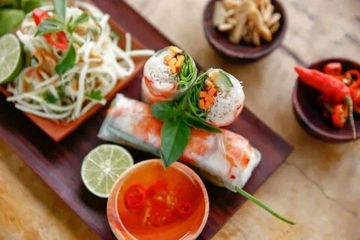 Phương Oanh diện set đồ 50 - Cảm hứng video marketing từ Hotspot Matrix